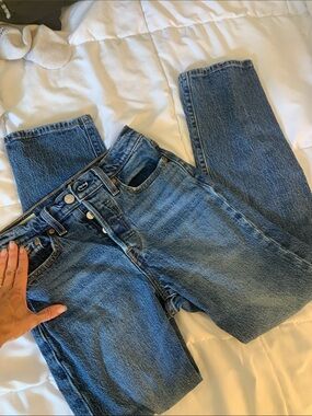 Levi's Straight Leg Jeans in Medium Blue